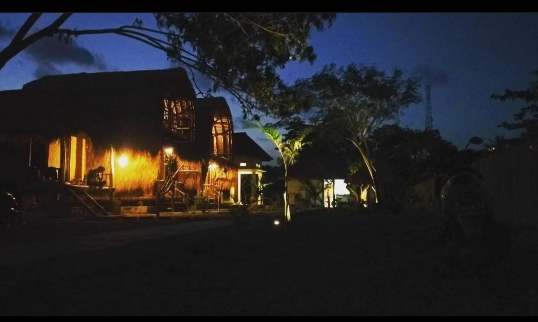 Mahkota Atia Bungallow Praya Luaran gambar